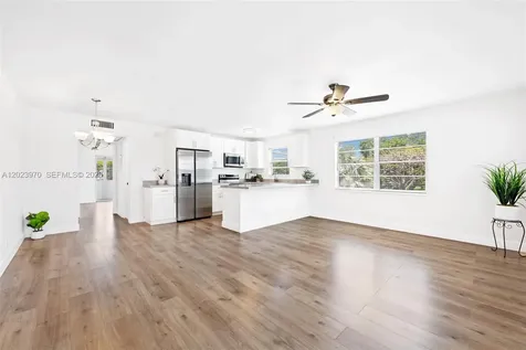 17 Lyndhurst Deerfield Beach FL 33442