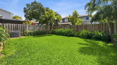 201 NW 106th Terrace Pembroke Pines FL 33026