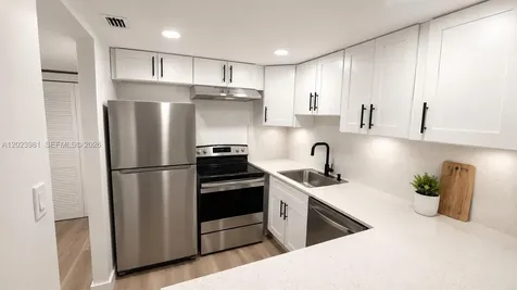 5845 Washington Street Hollywood FL 33023