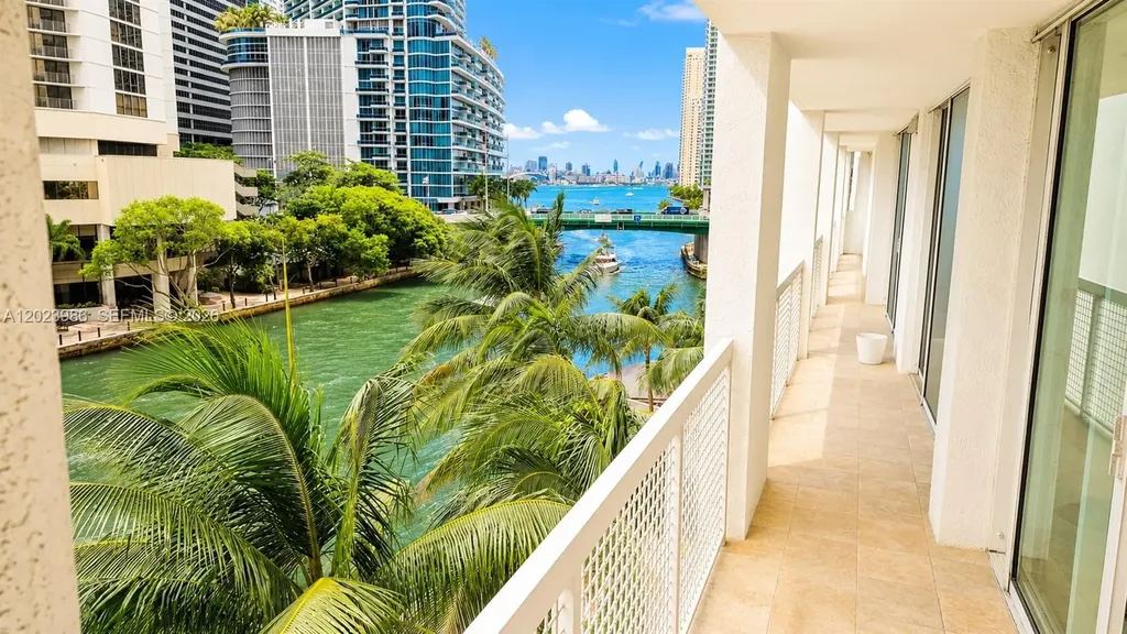 31 SE 5th Street Miami FL 33131