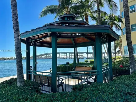 2650 Lake Shore Drive Riviera Beach FL 33404