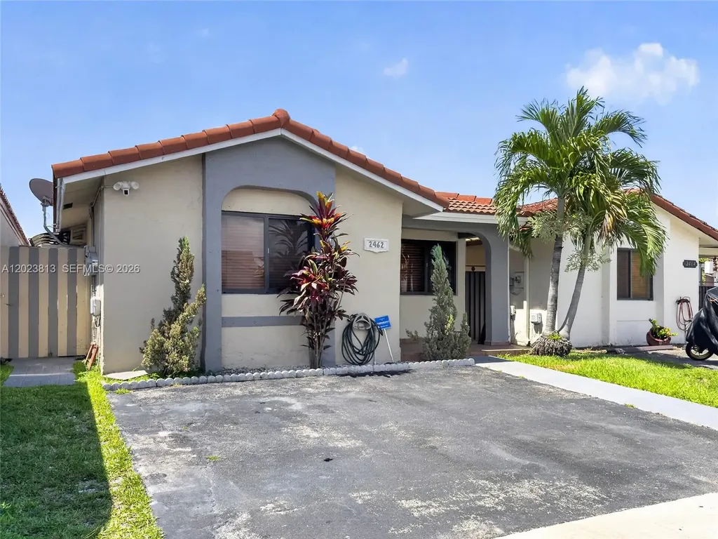 2462 W 65th Street Hialeah FL 33016