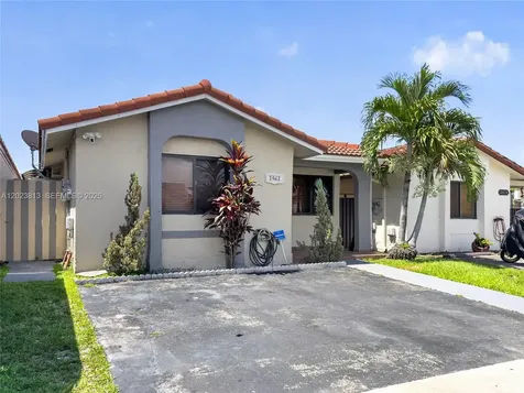 2462 W 65th Street Hialeah FL 33016