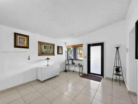 2462 W 65th Street Hialeah FL 33016