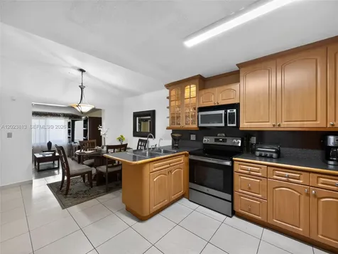 2462 W 65th Street Hialeah FL 33016