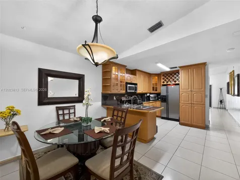 2462 W 65th Street Hialeah FL 33016