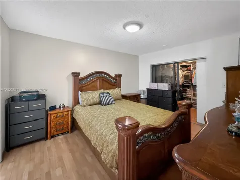 2462 W 65th Street Hialeah FL 33016