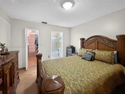 2462 W 65th Street Hialeah FL 33016