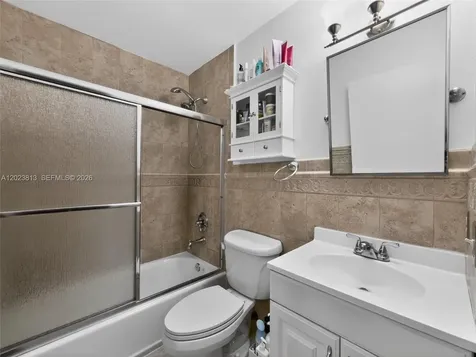 2462 W 65th Street Hialeah FL 33016