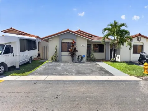 2462 W 65th Street Hialeah FL 33016