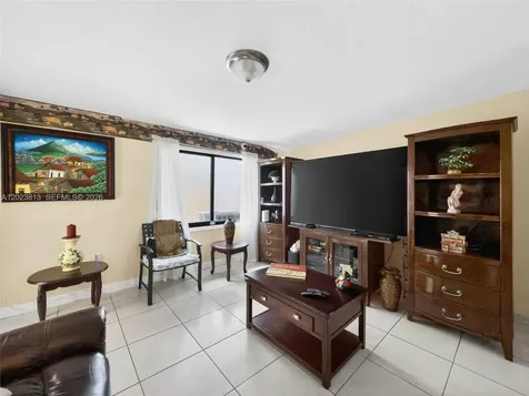 2462 W 65th Street Hialeah FL 33016