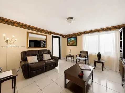 2462 W 65th Street Hialeah FL 33016