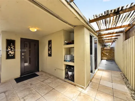 2462 W 65th Street Hialeah FL 33016