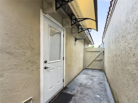 2462 W 65th Street Hialeah FL 33016