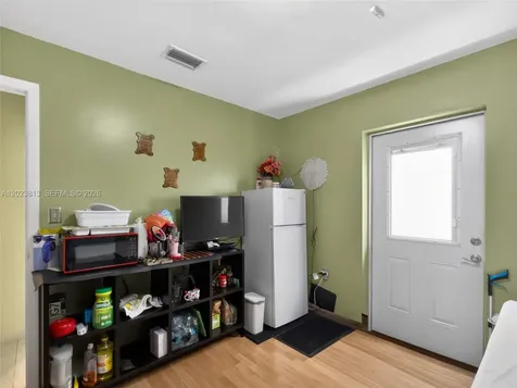 2462 W 65th Street Hialeah FL 33016