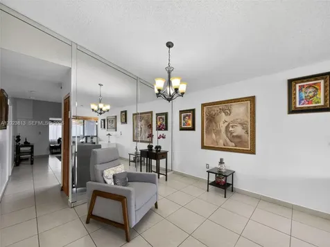 2462 W 65th Street Hialeah FL 33016