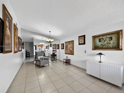2462 W 65th Street Hialeah FL 33016