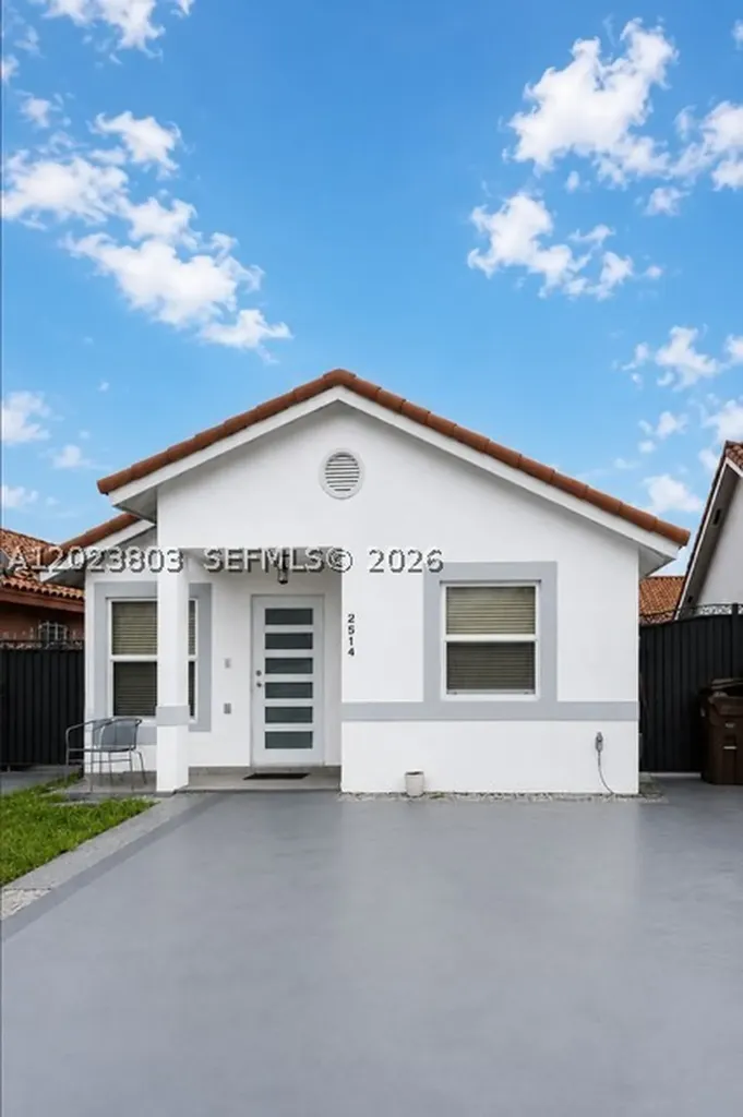 2514 W 74th Street Hialeah FL 33016