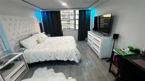 18041 Biscayne Boulevard Aventura FL 33160