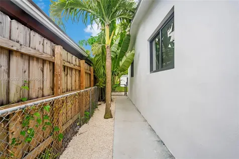 6566 SW 35th Street Miami FL 33155