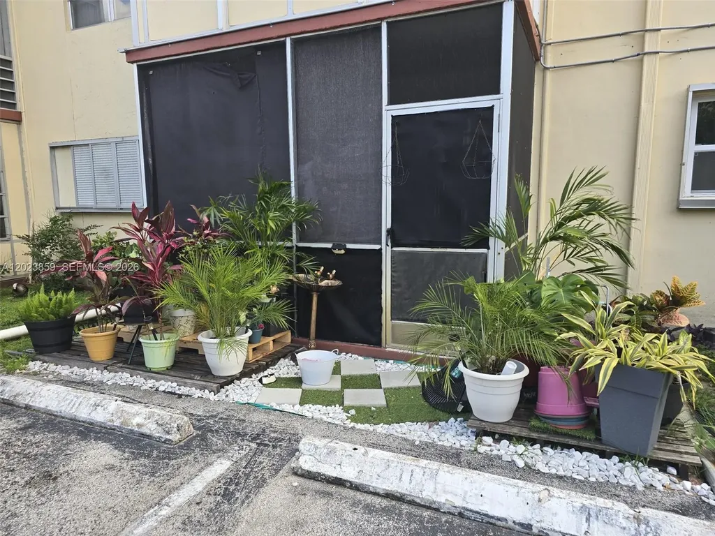 4045 NW 16th Street Lauderhill FL 33313