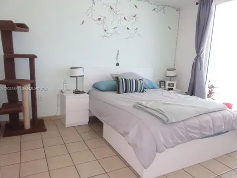 2457 Collins Avenue Miami Beach FL 33140