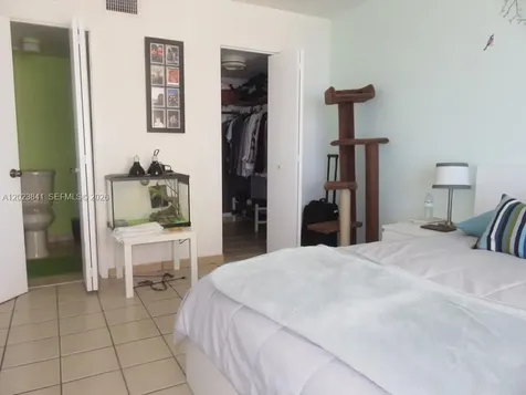 2457 Collins Avenue Miami Beach FL 33140