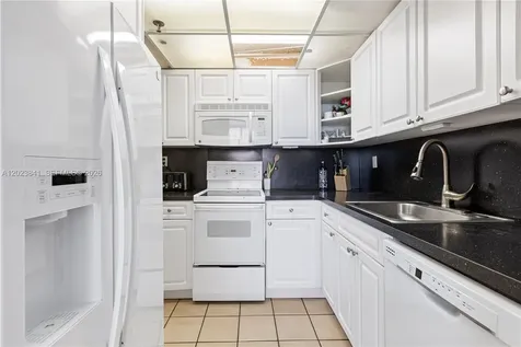2457 Collins Avenue Miami Beach FL 33140
