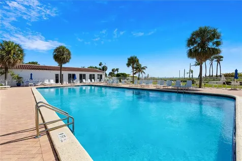 2457 Collins Avenue Miami Beach FL 33140
