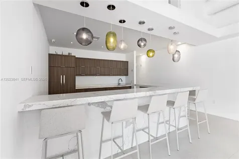 2457 Collins Avenue Miami Beach FL 33140