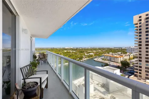 2457 Collins Avenue Miami Beach FL 33140