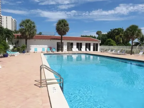 2457 Collins Avenue Miami Beach FL 33140