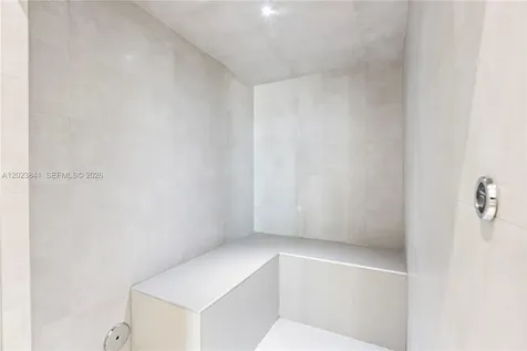 2457 Collins Avenue Miami Beach FL 33140