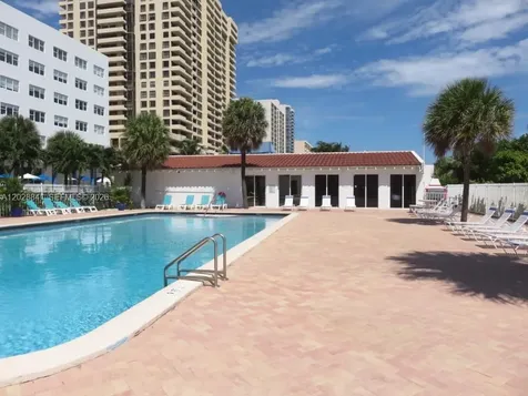 2457 Collins Avenue Miami Beach FL 33140