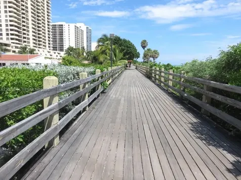 2457 Collins Avenue Miami Beach FL 33140