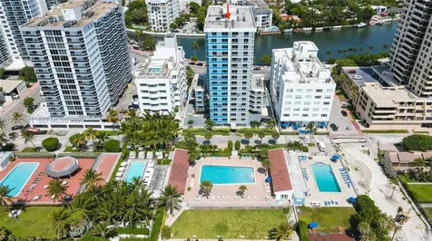 2457 Collins Avenue Miami Beach FL 33140