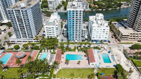 2457 Collins Avenue Miami Beach FL 33140
