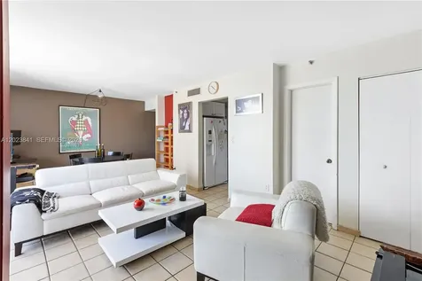 2457 Collins Avenue Miami Beach FL 33140