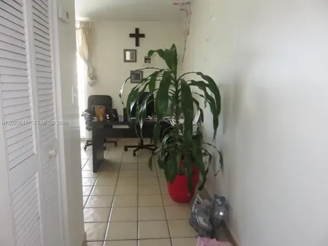 2457 Collins Avenue Miami Beach FL 33140
