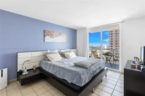 2457 Collins Avenue Miami Beach FL 33140
