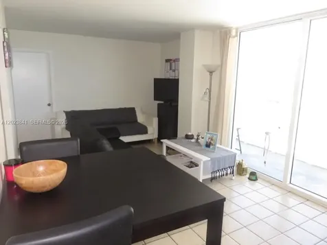 2457 Collins Avenue Miami Beach FL 33140