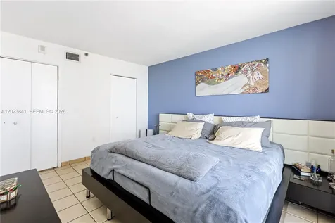 2457 Collins Avenue Miami Beach FL 33140