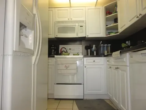 2457 Collins Avenue Miami Beach FL 33140