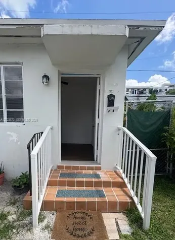 2052 SW 7th Street Miami FL 33135