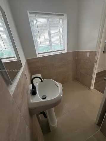 2052 SW 7th Street Miami FL 33135