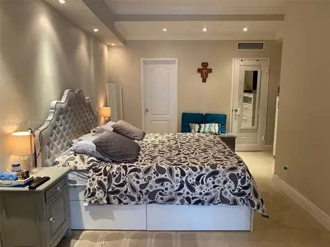 5401 Collins Avenue Miami Beach FL 33140