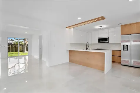 7860 NW 12th Street Pembroke Pines FL 33024