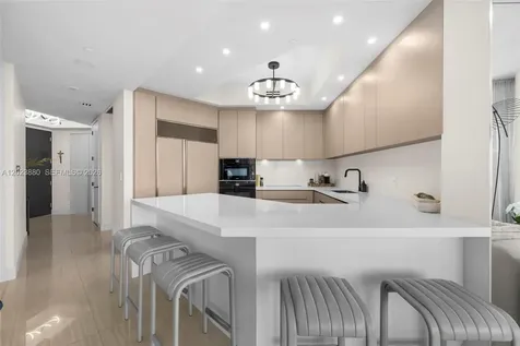 100 S Pointe Drive Miami Beach FL 33139