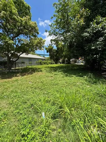 665 NW 43rd Street Miami FL 33127