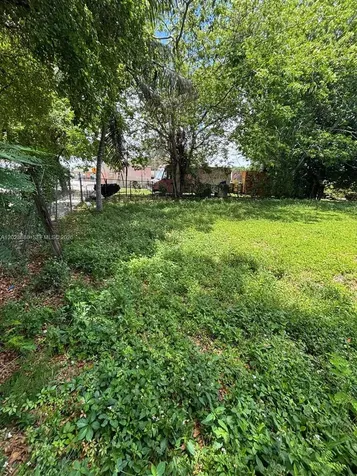 665 NW 43rd Street Miami FL 33127